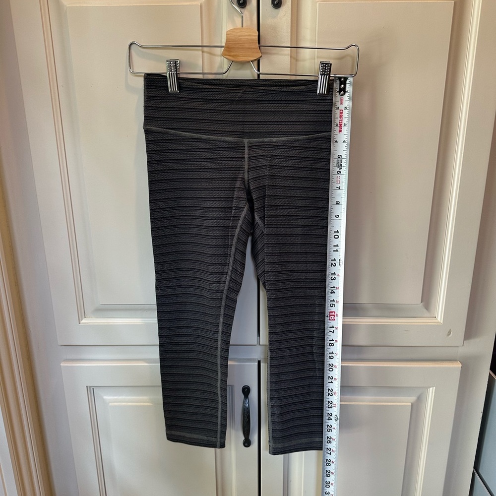 Lululemon Gray Capri Leggings Size 4